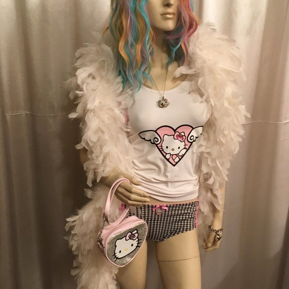 ADORABLE tank and hot shorts set with hello kitty and crystal details - Picture 14 of 14